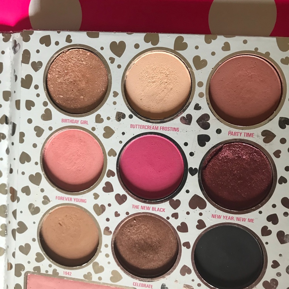 KYLIE BIRTHDAY PALETTE - Picture 3 of 5